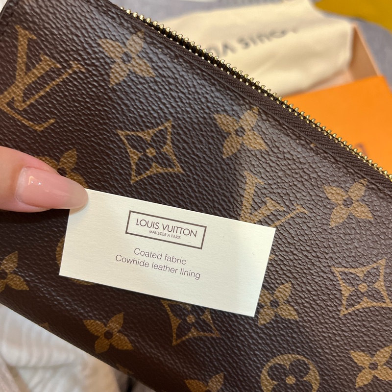 LV老花棕色拉鍊長夾-20