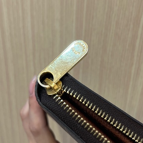 LV老花棕色拉鍊長夾-23