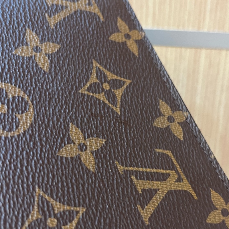 LV老花棕色拉鍊長夾-24