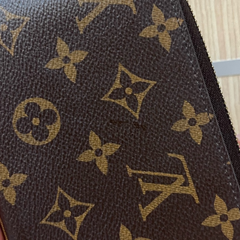 LV老花棕色拉鍊長夾-25