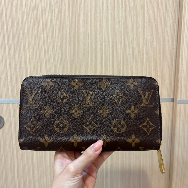 LV老花棕色拉鍊長夾-5