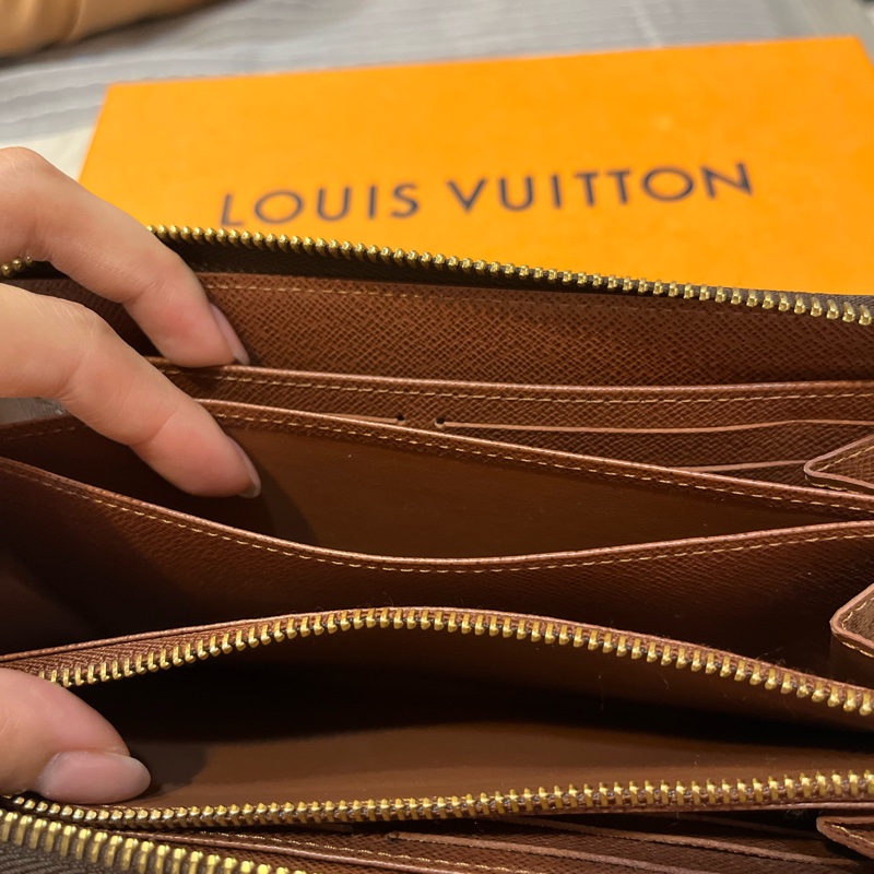 LV老花棕色拉鍊長夾-12
