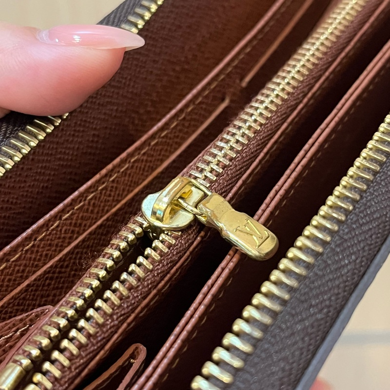 LV老花棕色拉鍊長夾-15