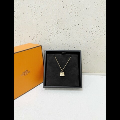 Hermes Kelly necklace 
玫瑰金满鑽
