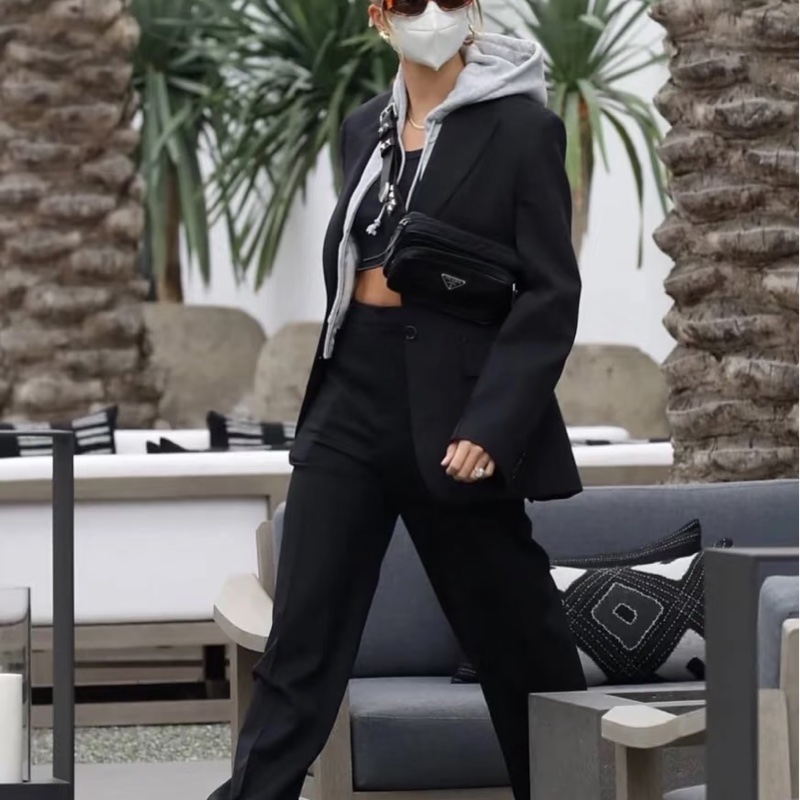 PRADA黑色尼龍布Saffiano拉鍊胸口腰包2VL977-4