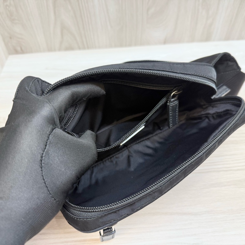 PRADA黑色尼龍布Saffiano拉鍊胸口腰包2VL977-16