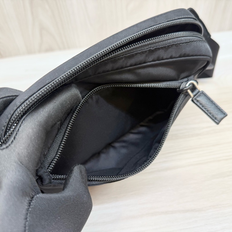 PRADA黑色尼龍布Saffiano拉鍊胸口腰包2VL977-17