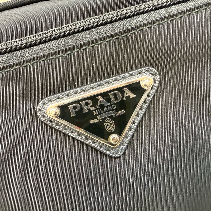 PRADA黑色尼龍布Saffiano拉鍊胸口腰包2VL977-18
