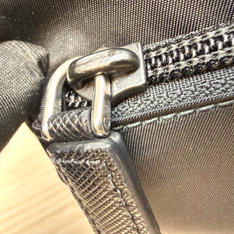 PRADA黑色尼龍布Saffiano拉鍊胸口腰包2VL977-19