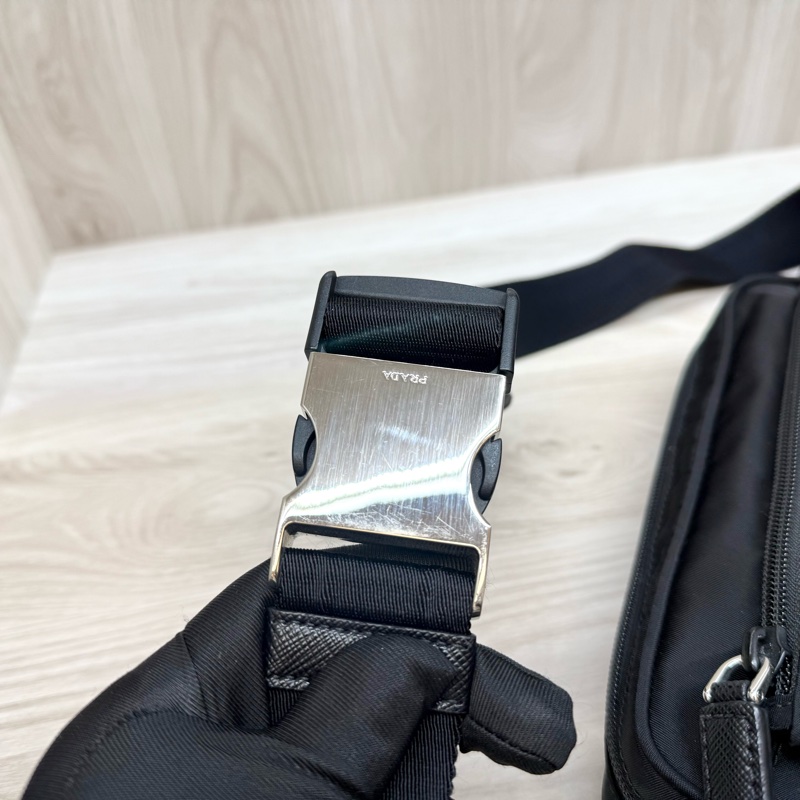 PRADA黑色尼龍布Saffiano拉鍊胸口腰包2VL977-21