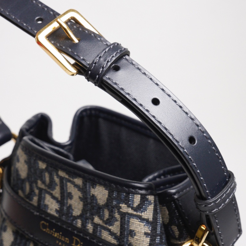 DIOR 藍色緹花布CEST DIOR 金釦二用水桶包-15