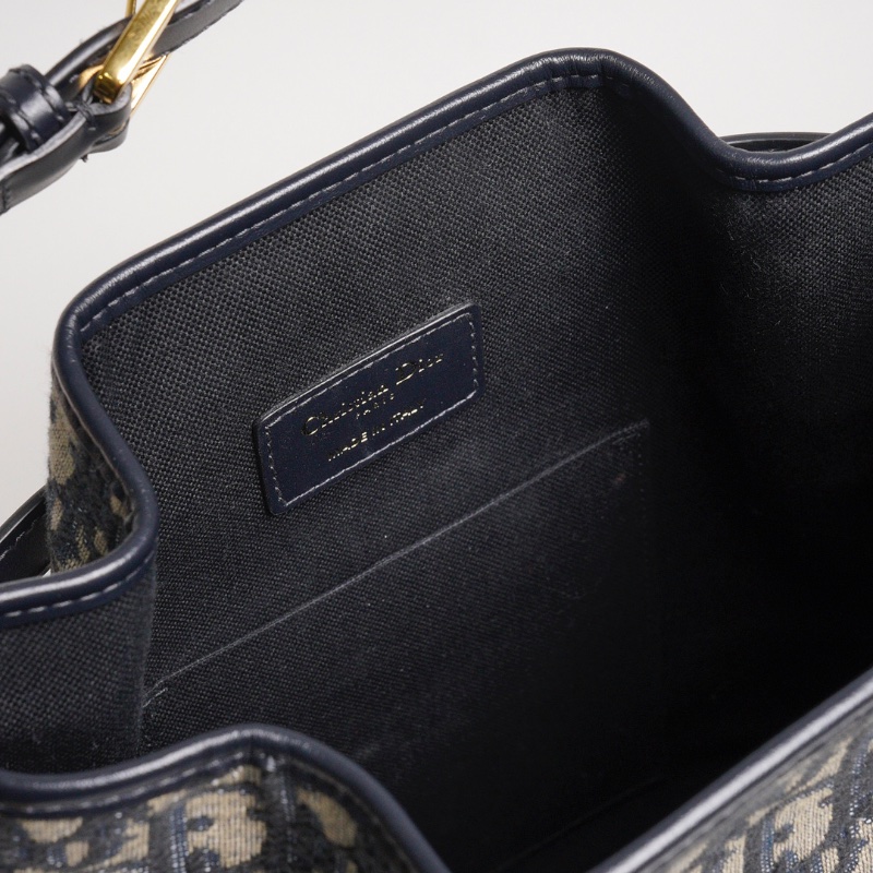 DIOR 藍色緹花布CEST DIOR 金釦二用水桶包-17