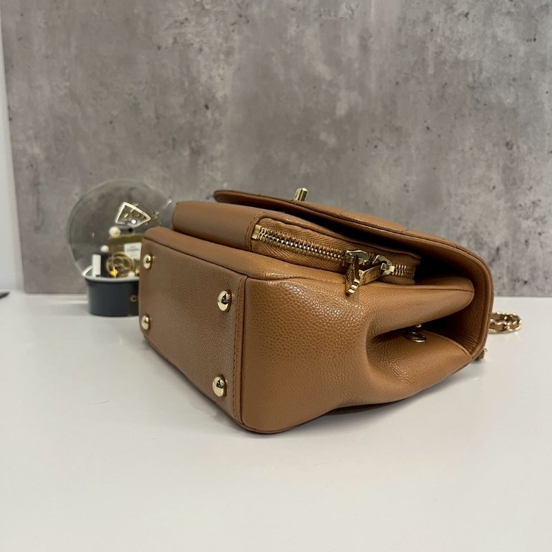 Chanel affinity 郵差包 奶茶色-6