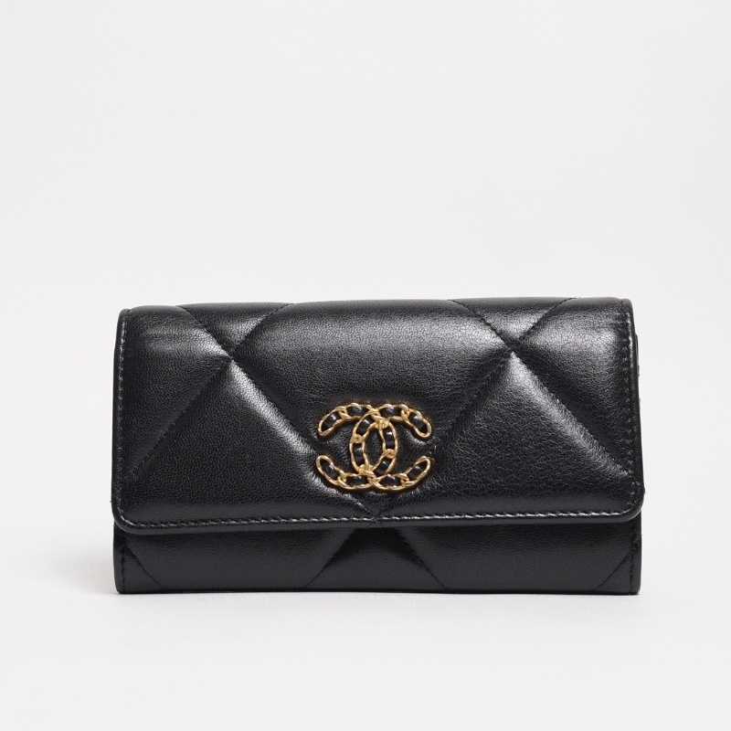 CHANEL香奈兒 19系列 大菱格紋小羊皮口蓋中夾(黑色/金釦)-0