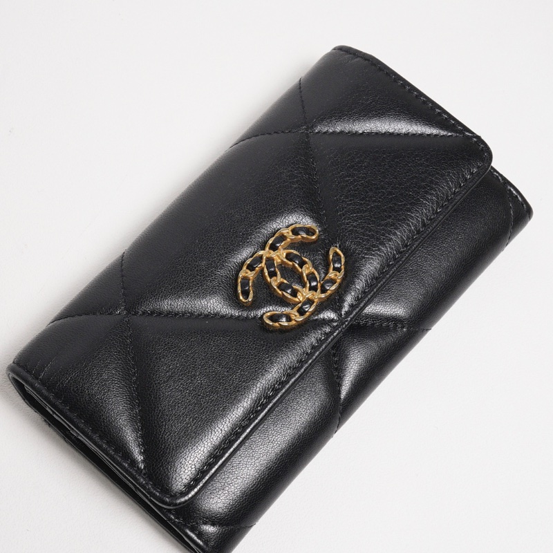 CHANEL香奈兒 19系列 大菱格紋小羊皮口蓋中夾(黑色/金釦)-4