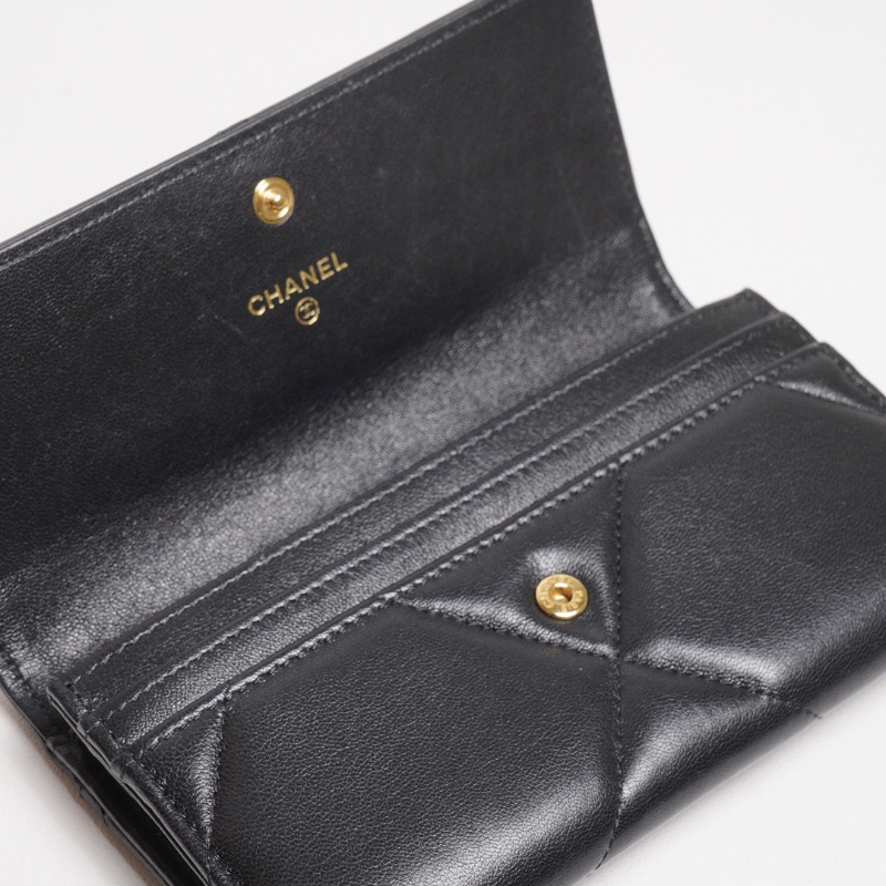 CHANEL香奈兒 19系列 大菱格紋小羊皮口蓋中夾(黑色/金釦)-7