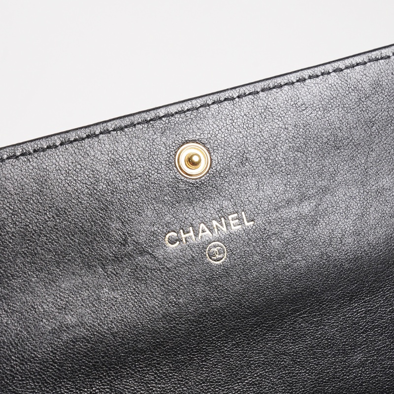 CHANEL香奈兒 19系列 大菱格紋小羊皮口蓋中夾(黑色/金釦)-11