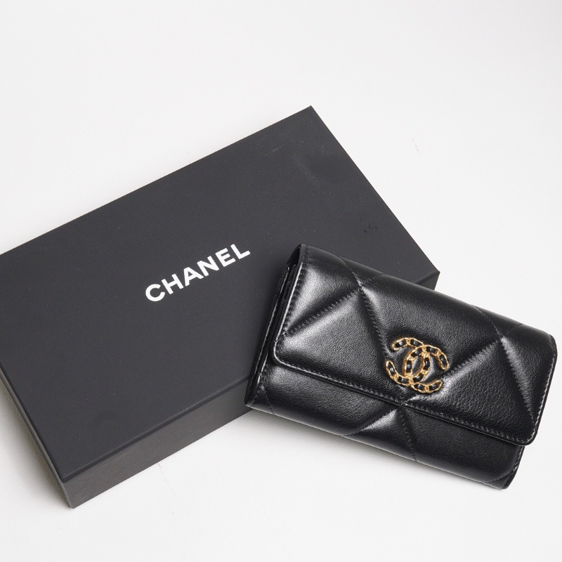 CHANEL香奈兒 19系列 大菱格紋小羊皮口蓋中夾(黑色/金釦)-16