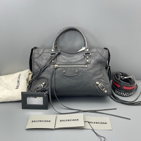 Balenciaga 巴黎世家機車包中號岩石灰刺繡肩帶 約30*18*10cm