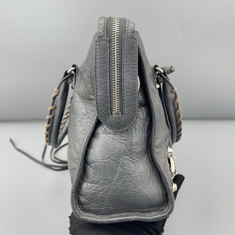 Balenciaga 巴黎世家機車包中號岩石灰刺繡肩帶 約30*18*10cm-9