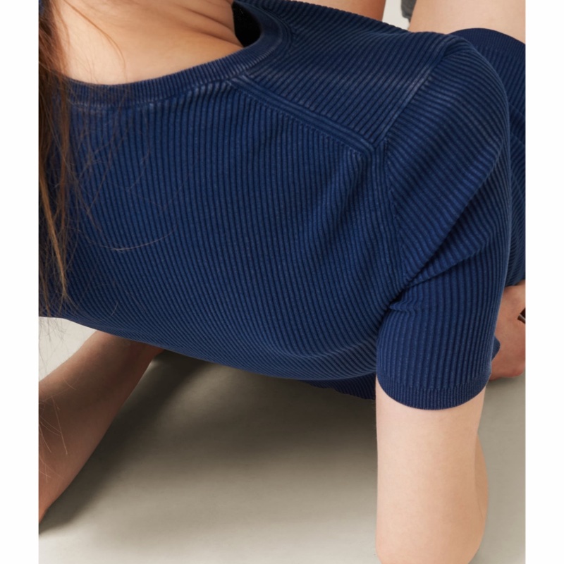 Miu Miu 女士 圓領針織衫IT-36 IT-38 IT-40碼-3