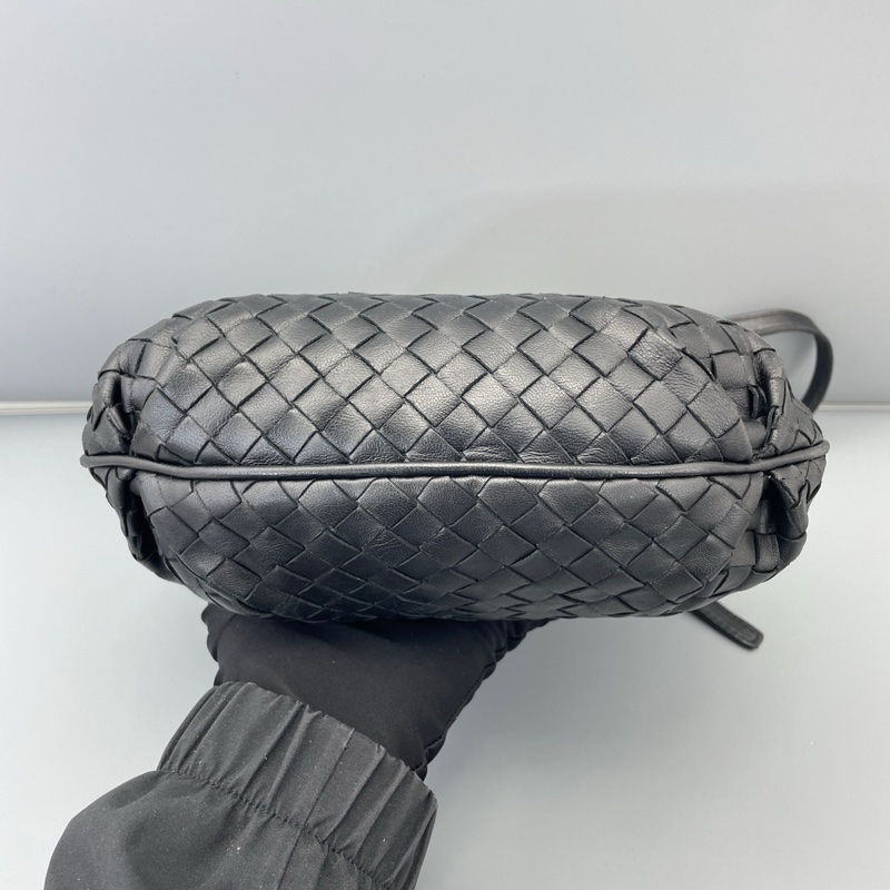 BV葆蝶家編織款南瓜斜挎包黑色 尺寸約21*17*5cm-4