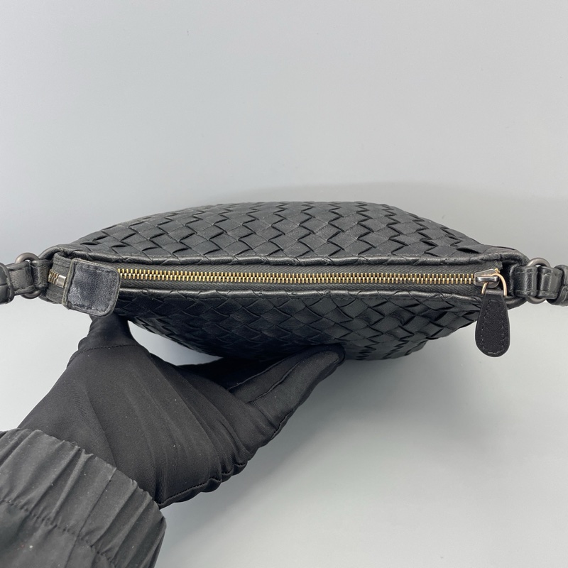 BV葆蝶家編織款南瓜斜挎包黑色 尺寸約21*17*5cm-5