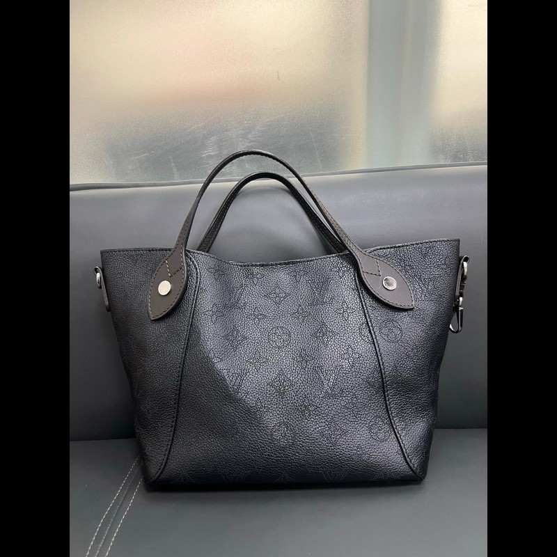 LV Hina
黑色菜籃子 鏤空月光女神-2