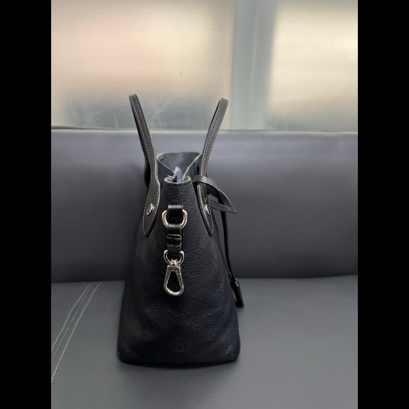 LV Hina
黑色菜籃子 鏤空月光女神-3