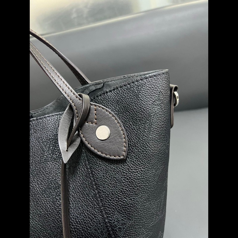 LV Hina
黑色菜籃子 鏤空月光女神-10