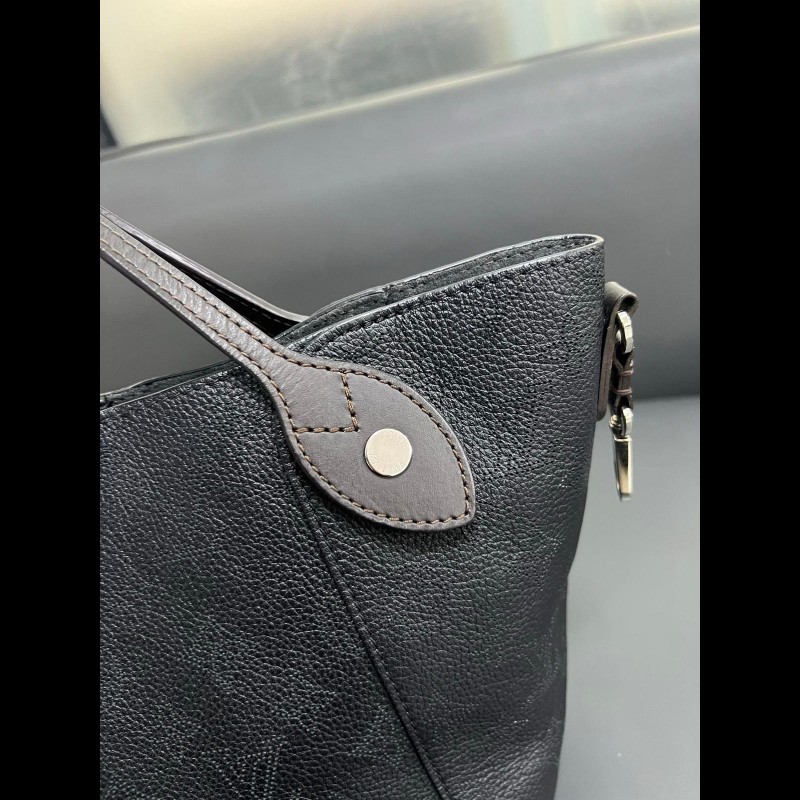 LV Hina
黑色菜籃子 鏤空月光女神-11