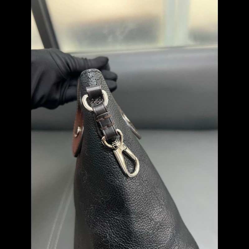 LV Hina
黑色菜籃子 鏤空月光女神-14