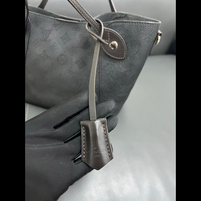 LV Hina
黑色菜籃子 鏤空月光女神-15