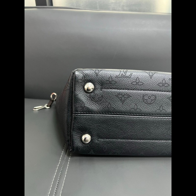 LV Hina
黑色菜籃子 鏤空月光女神-17