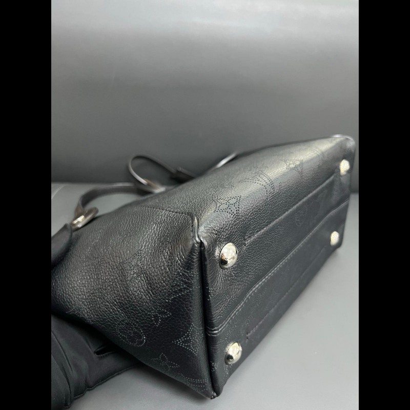 LV Hina
黑色菜籃子 鏤空月光女神-19