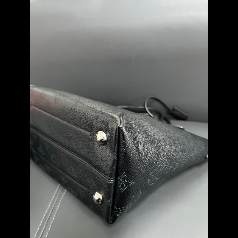 LV Hina
黑色菜籃子 鏤空月光女神-20