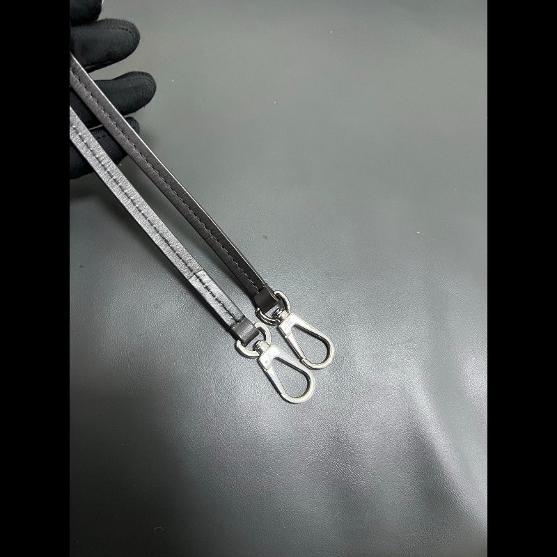 LV Hina
黑色菜籃子 鏤空月光女神-29