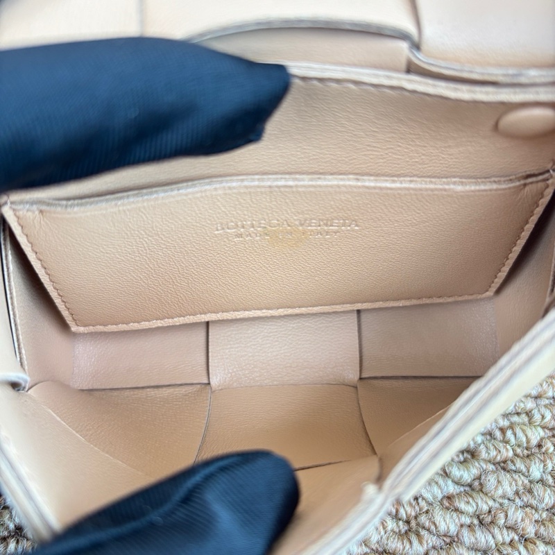 BOTTEGA VENETA CASSETTE 杏仁色 編織 羊皮 mini-5