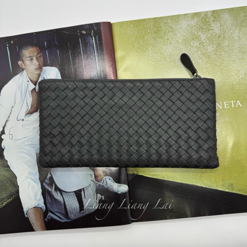 BOTTEGA VENETA BV經典編織小牛皮鐵灰色拉鍊手拿包|化妝包-1