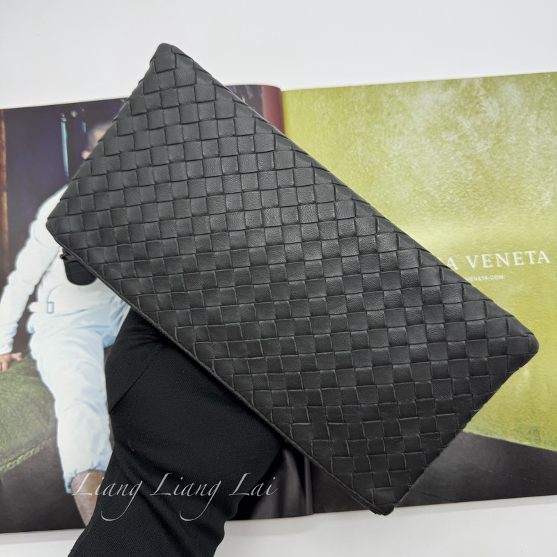 BOTTEGA VENETA BV經典編織小牛皮鐵灰色拉鍊手拿包|化妝包-10