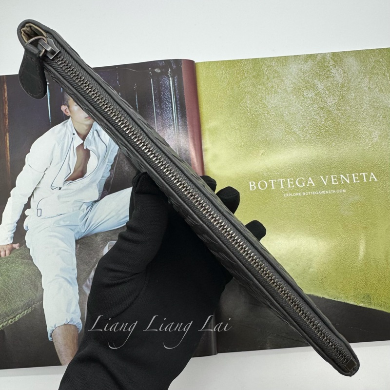 BOTTEGA VENETA BV經典編織小牛皮鐵灰色拉鍊手拿包|化妝包-11