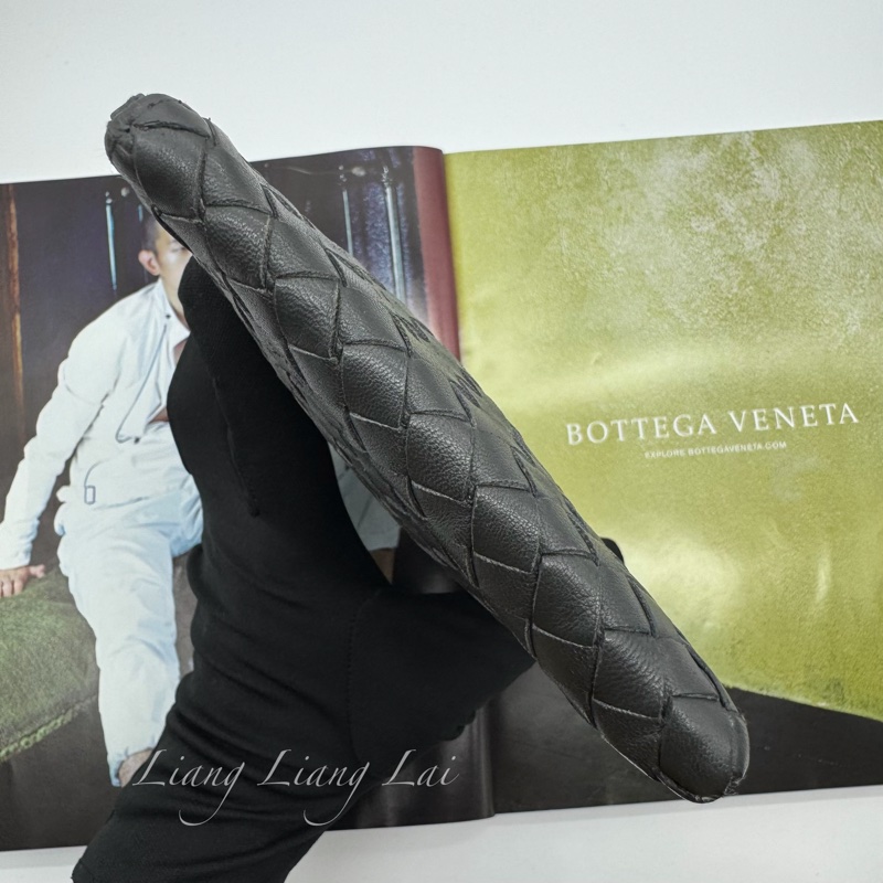 BOTTEGA VENETA BV經典編織小牛皮鐵灰色拉鍊手拿包|化妝包-14
