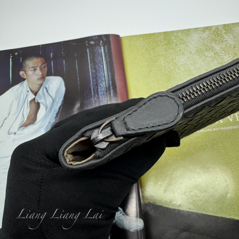 BOTTEGA VENETA BV經典編織小牛皮鐵灰色拉鍊手拿包|化妝包-15