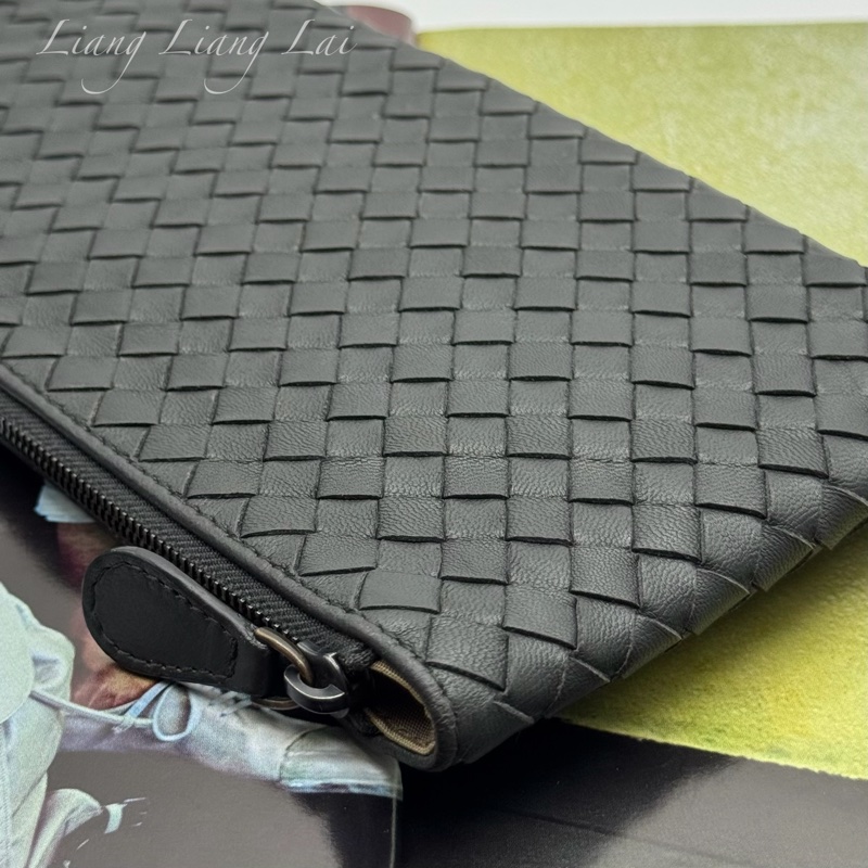 BOTTEGA VENETA BV經典編織小牛皮鐵灰色拉鍊手拿包|化妝包-19