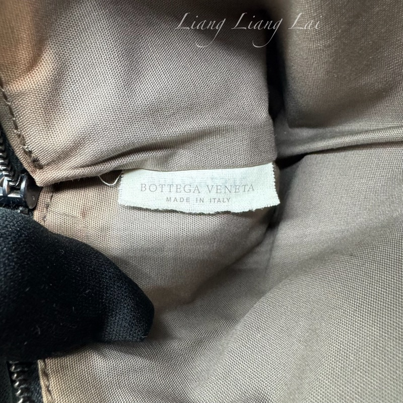 BOTTEGA VENETA BV經典編織小牛皮鐵灰色拉鍊手拿包|化妝包-22