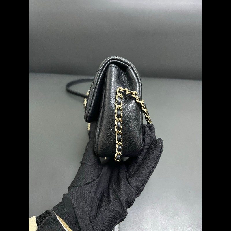 Chanel 黑金cf mini
珍珠鏈條包-3