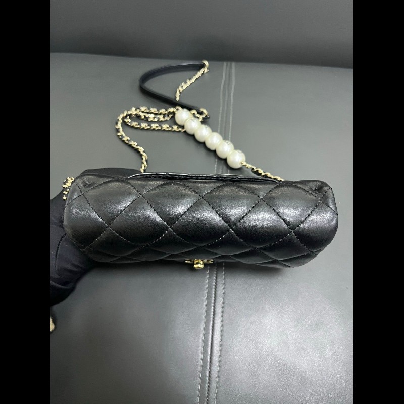 Chanel 黑金cf mini
珍珠鏈條包-11