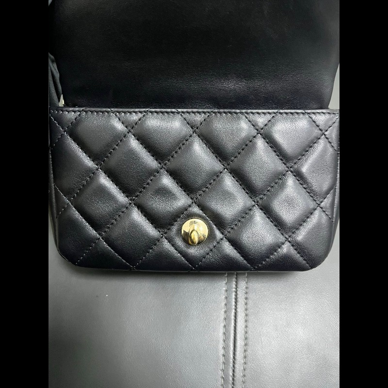 Chanel 黑金cf mini
珍珠鏈條包-13