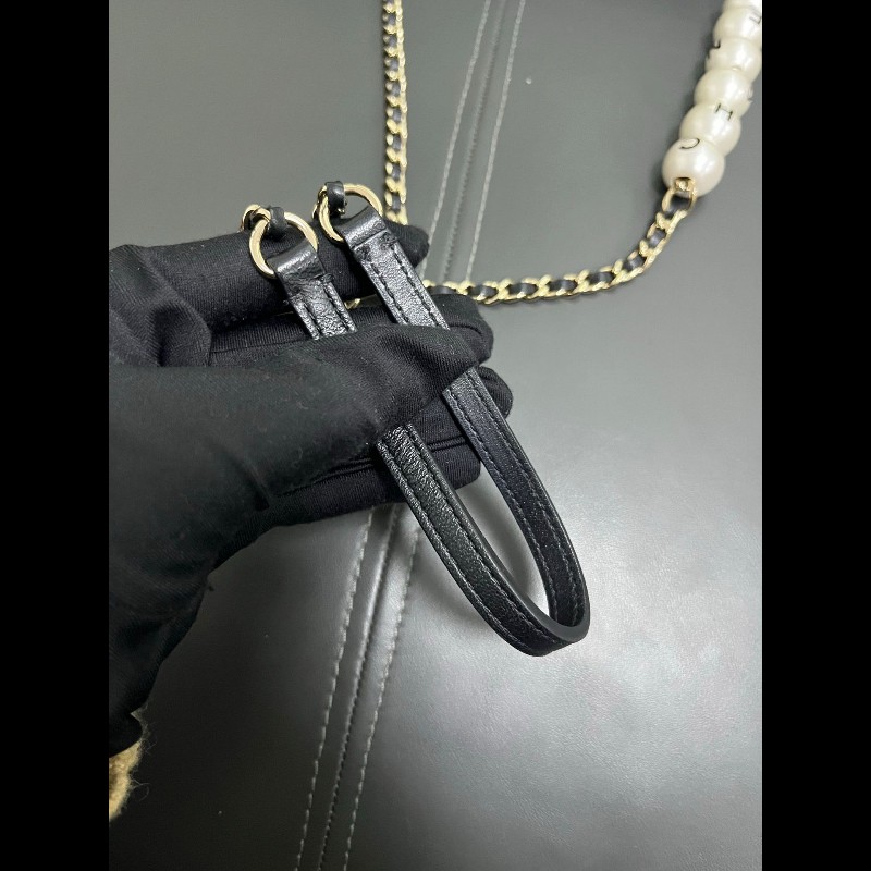 Chanel 黑金cf mini
珍珠鏈條包-15