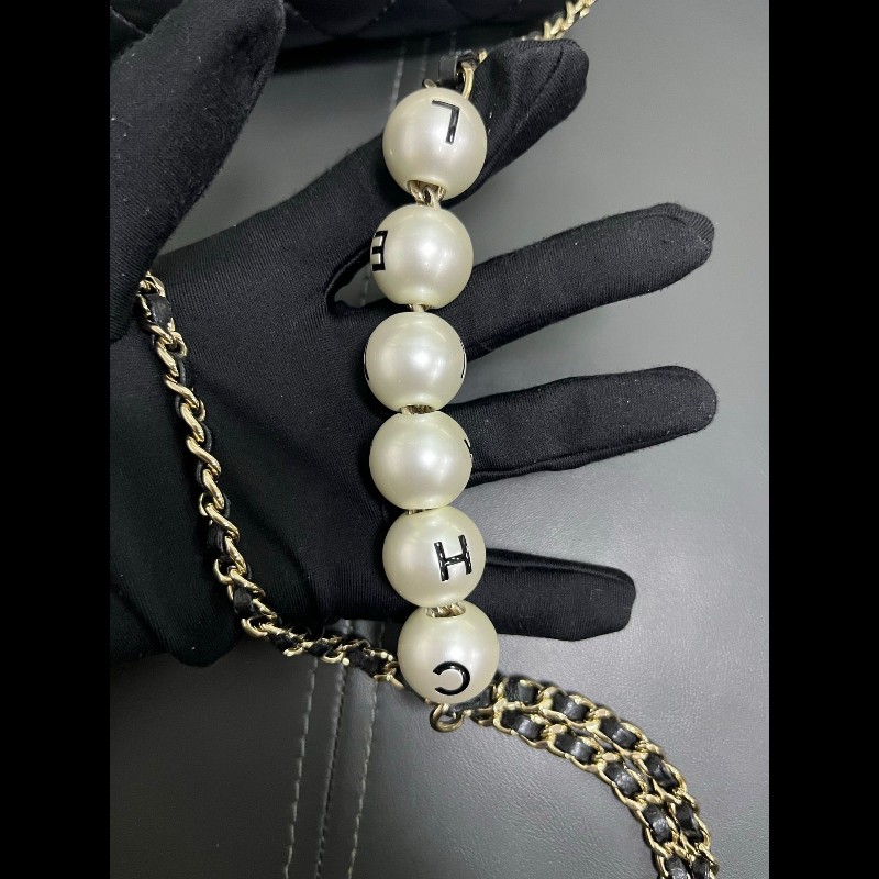 Chanel 黑金cf mini
珍珠鏈條包-16